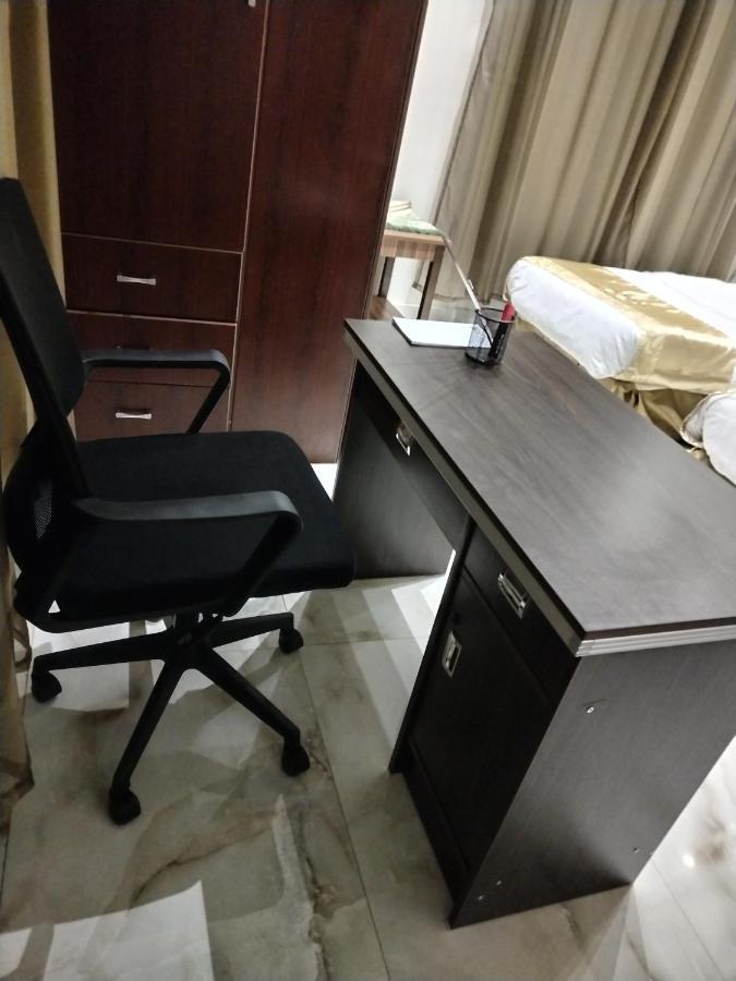 Al Bateel Furnished Apartments Ar Riyad Esterno foto