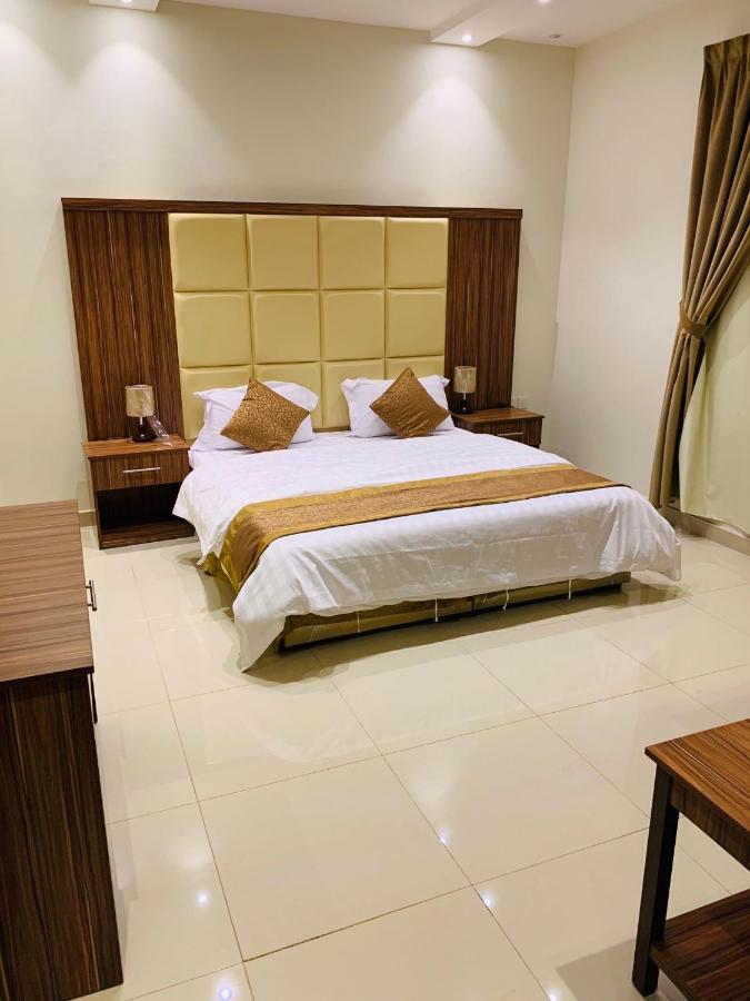 Al Bateel Furnished Apartments Ar Riyad Esterno foto