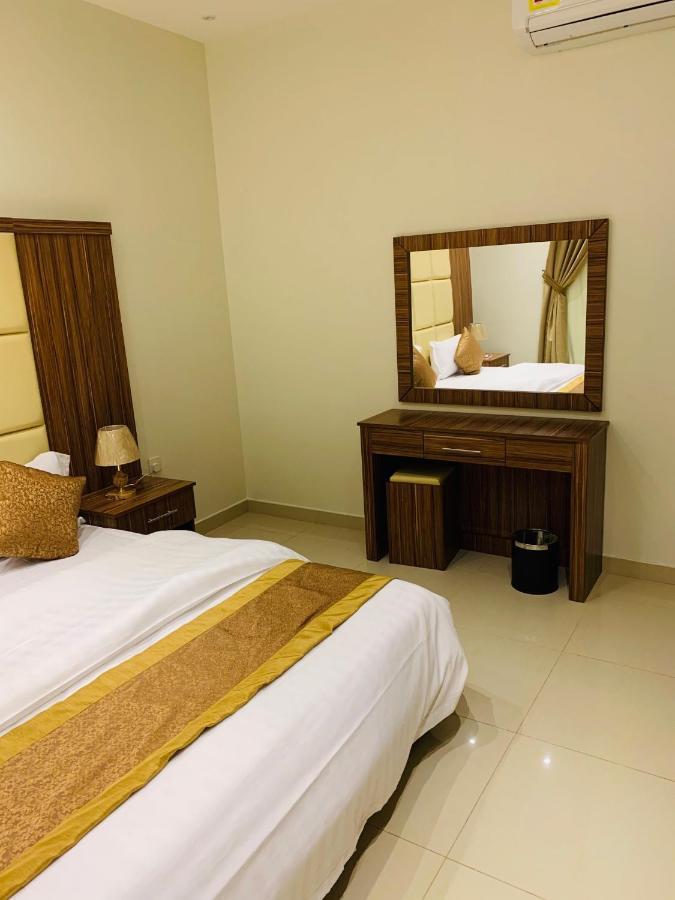Al Bateel Furnished Apartments Ar Riyad Esterno foto