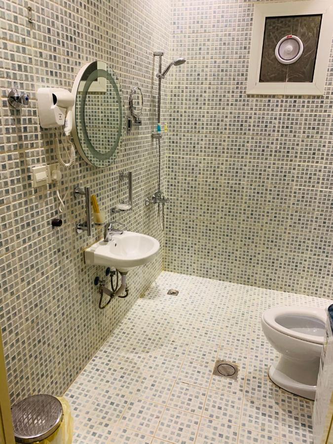 Al Bateel Furnished Apartments Ar Riyad Esterno foto